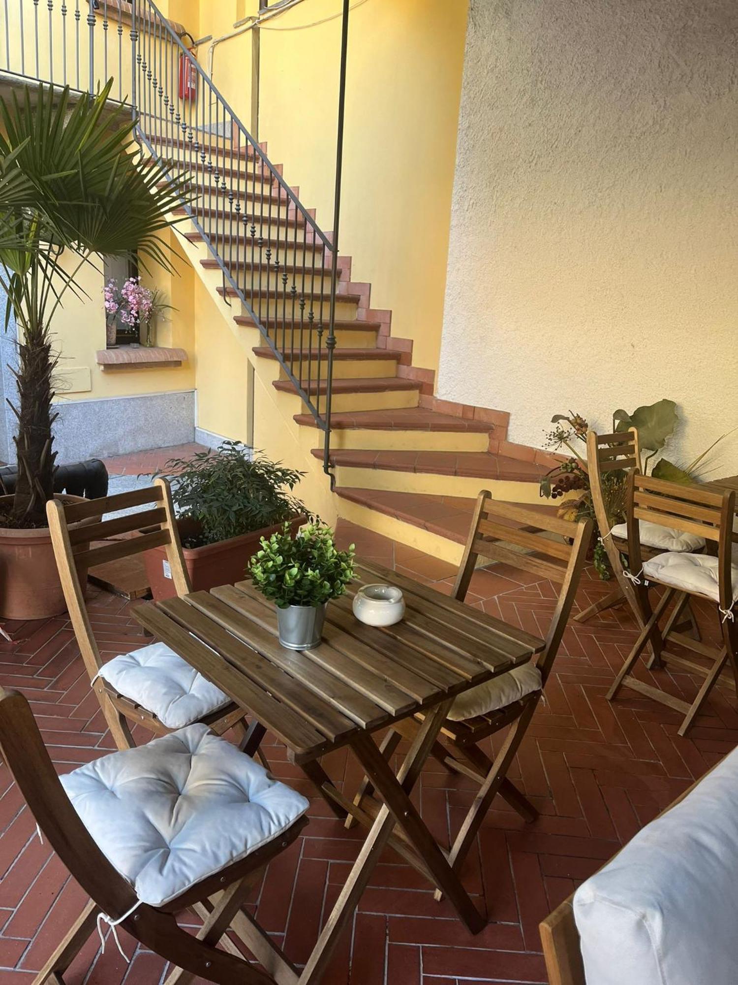 Bilocale Dafne Abbadesse Guest House Milán Exterior foto